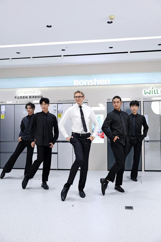 声携“九头身裁判”共启品质生活新篇章九游会网站法式优雅遇见健康养鲜 容(图2)