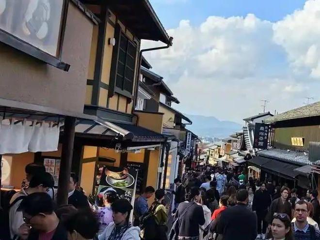 亿损失预警依赖中国产业正集体“遇冷”J9数字平台挑衅的代价！日本22万(图4)