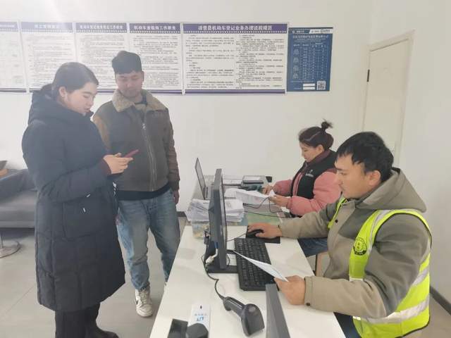 “厂补”实惠多 元旦消费市场暖意浓j9九游会网站入口泽普县：“国补”(图2)